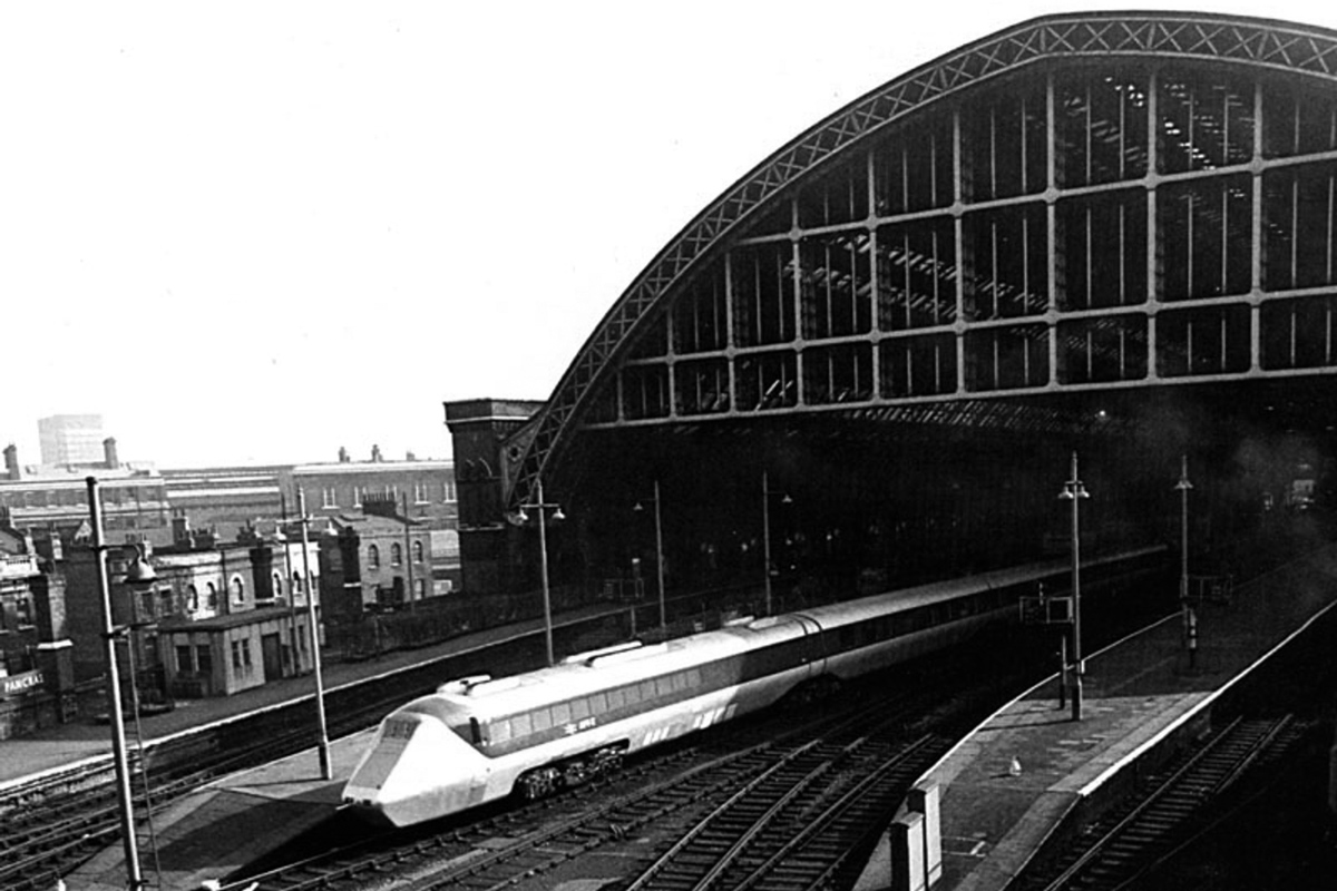 Experimental Advanced Passenger Train (APT-E) at St Pancras